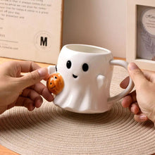 Lade das Bild in den Galerie-Viewer, Kürbisgeist Tasse - Süßer Geist mit Kürbis - perfekt für Halloween
