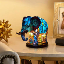 Lade das Bild in den Galerie-Viewer, LeuchtElefant - handgefertigte Lampe, die Herzen erstrahlen lässt
