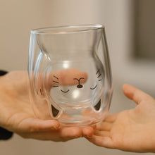 Lade das Bild in den Galerie-Viewer, MiauGlas Tasse - Handschonend, stilvoll, katzenlieb

