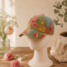 Lade das Bild in den Galerie-Viewer, BlütenCharme – Elegante 3D-Blumen-Kappe
