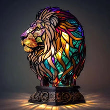Lade das Bild in den Galerie-Viewer, LeuchtLöwe - handgefertigte Lampe, die Herzen erstrahlen lässt
