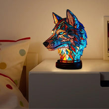 Lade das Bild in den Galerie-Viewer, LeuchtWolf - handgefertigte Lampe, die Herzen erstrahlen lässt

