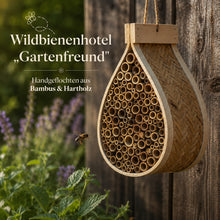 Lade das Bild in den Galerie-Viewer, Wildbienenhotel „Gartenfreund" – Handgeflochten aus Bambus &amp; Hartholz
